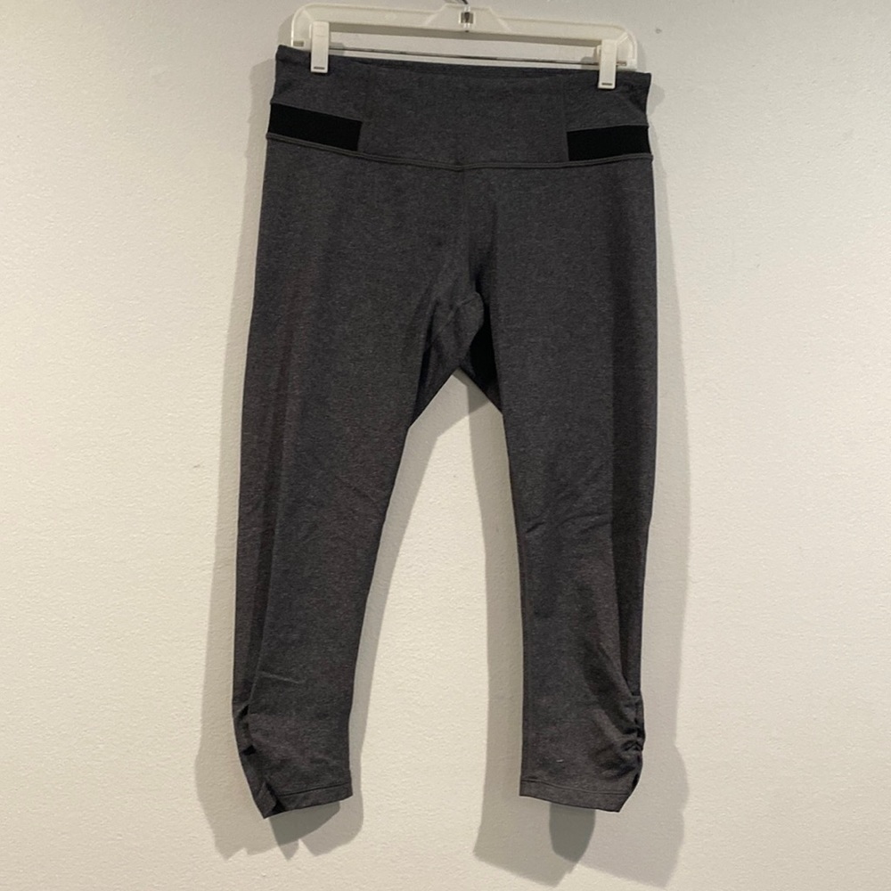 Lucy Gray and Black Heathered Cropped Leggings - Size Large